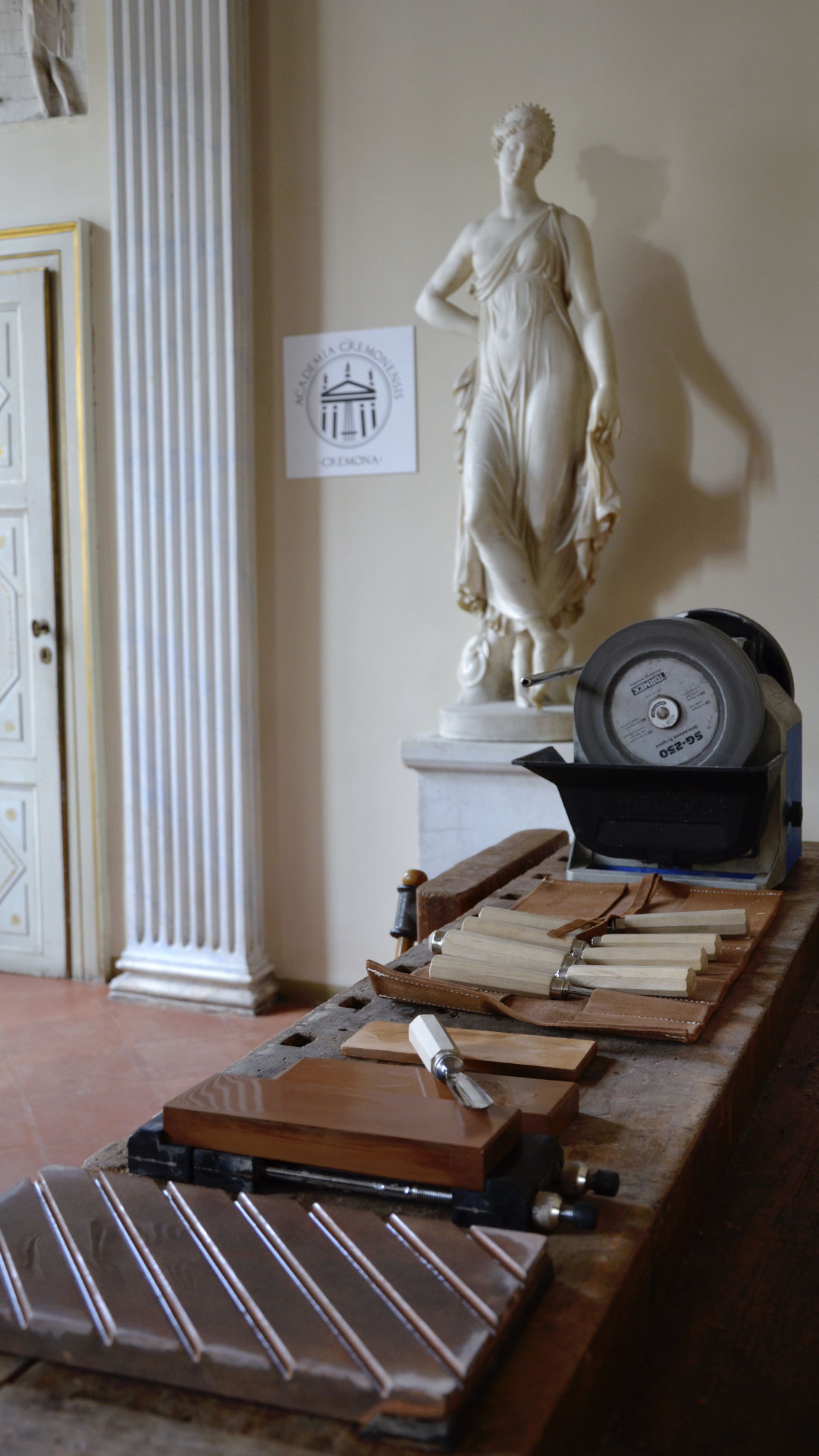 Sharpening workshop's day - Violin Making School In Cremona | Academia ...